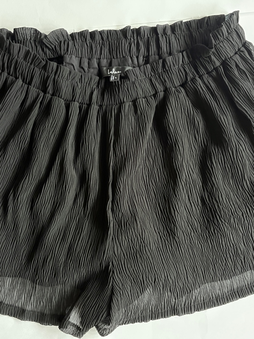 Lulu's Black Crinkle Elastic Waist Shorts woman’s size large stretchy shorts